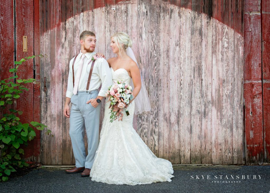 Gentry Wedding - photos courtesy of https://www.facebook.com/skyestansburyphotography
